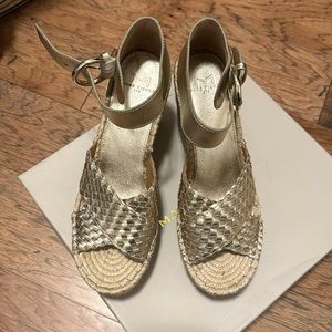 NEW IN BOX Marc Fisher Espadrilles 8